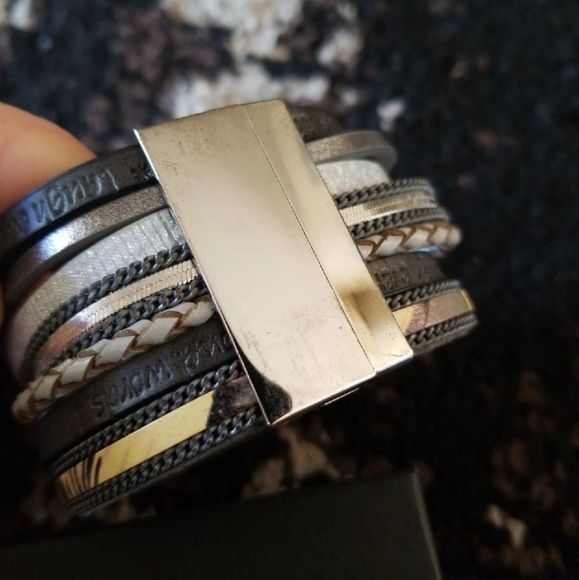 New! Jenia multi level design leather bracelet - Picture 3 of 7